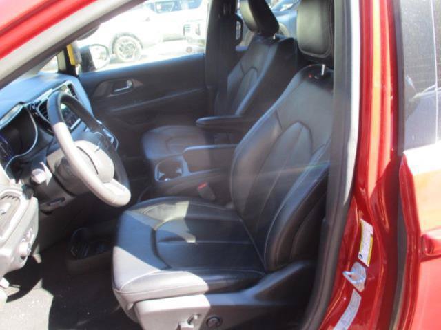 Certified 2025 Chrysler Pacifica Select FWD image 4