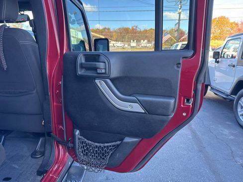 Used 2013 Jeep Wrangler Unlimited Sahara AWD/4WD image 22