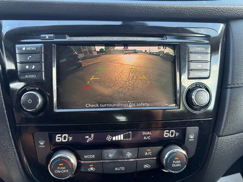 Used 2020 Nissan Rogue SV image 17