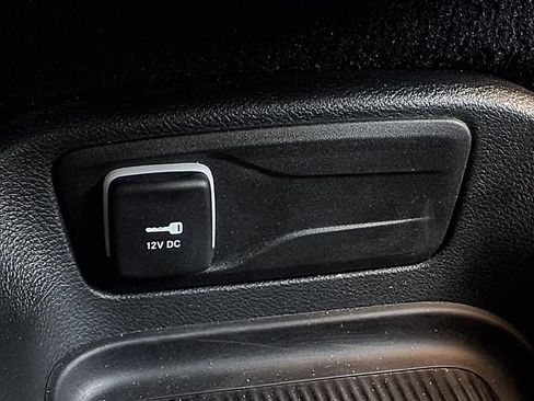 Used 2025 Chrysler Pacifica Select image 29