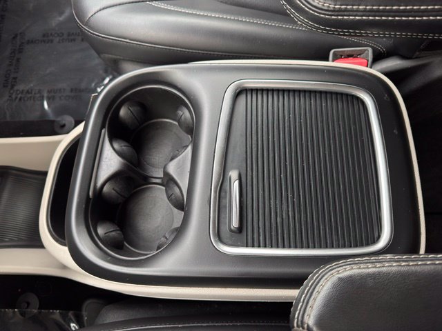 Used 2023 Chrysler Pacifica Touring-L FWD image 23