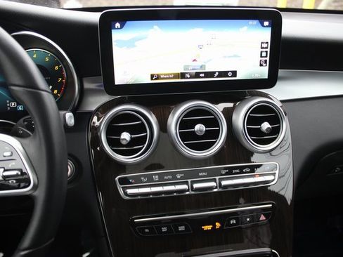 Used 2021 Mercedes-Benz GLC 300 4MATIC image 4