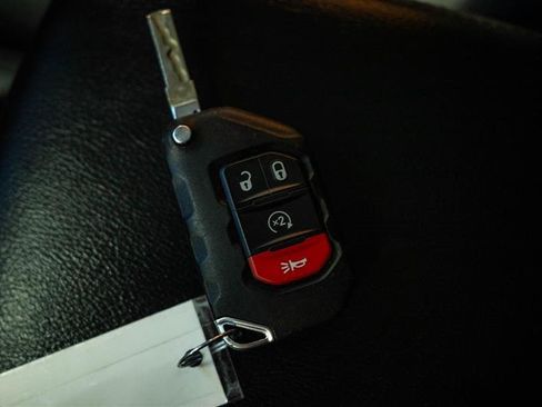 Used 2024 Jeep Wrangler Unlimited Sahara AWD/4WD image 21