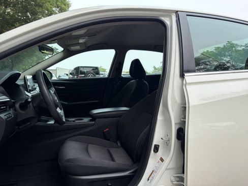 Used 2025 Nissan Altima 2.5 SV FWD image 26