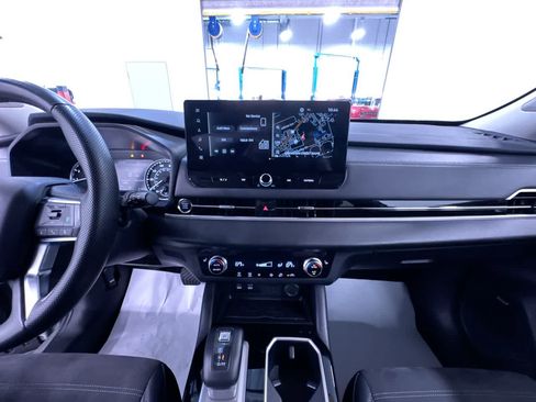 Used 2025 Mitsubishi Outlander SE FWD image 23