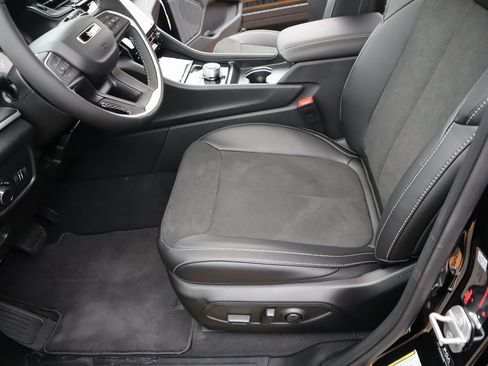 New 2025 Jeep Grand Cherokee Altitude image 11