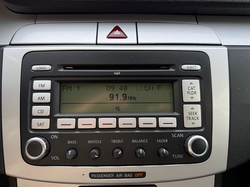 Used 2009 Volkswagen Passat Komfort FWD image 10