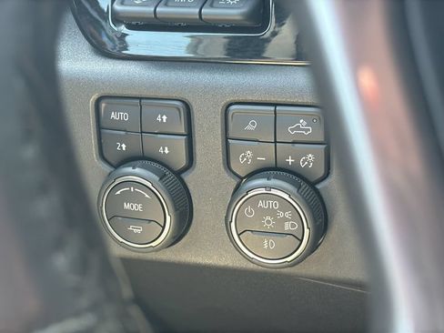 Used 2022 Chevrolet Silverado 1500 ZR2 w/ Technology Package AWD/4WD image 13