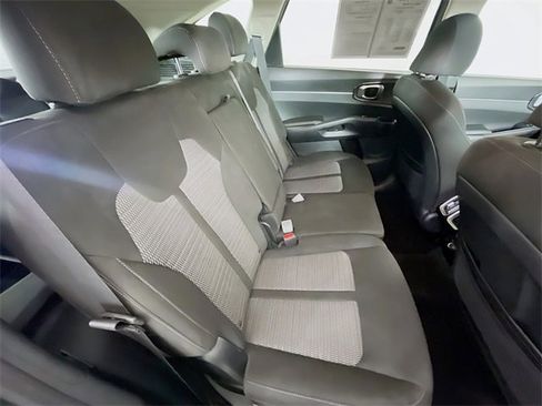 Used 2023 Kia Sorento LX image 27