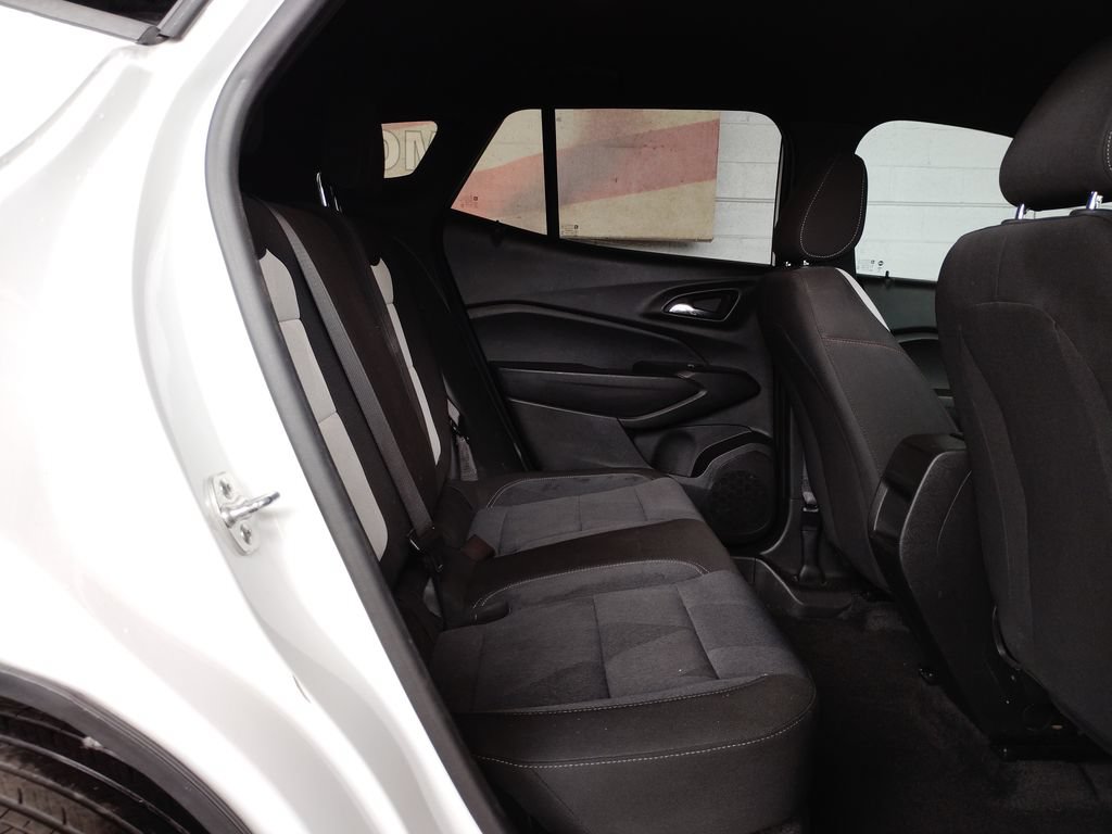 Used 2024 Chevrolet Trax RS FWD image 17