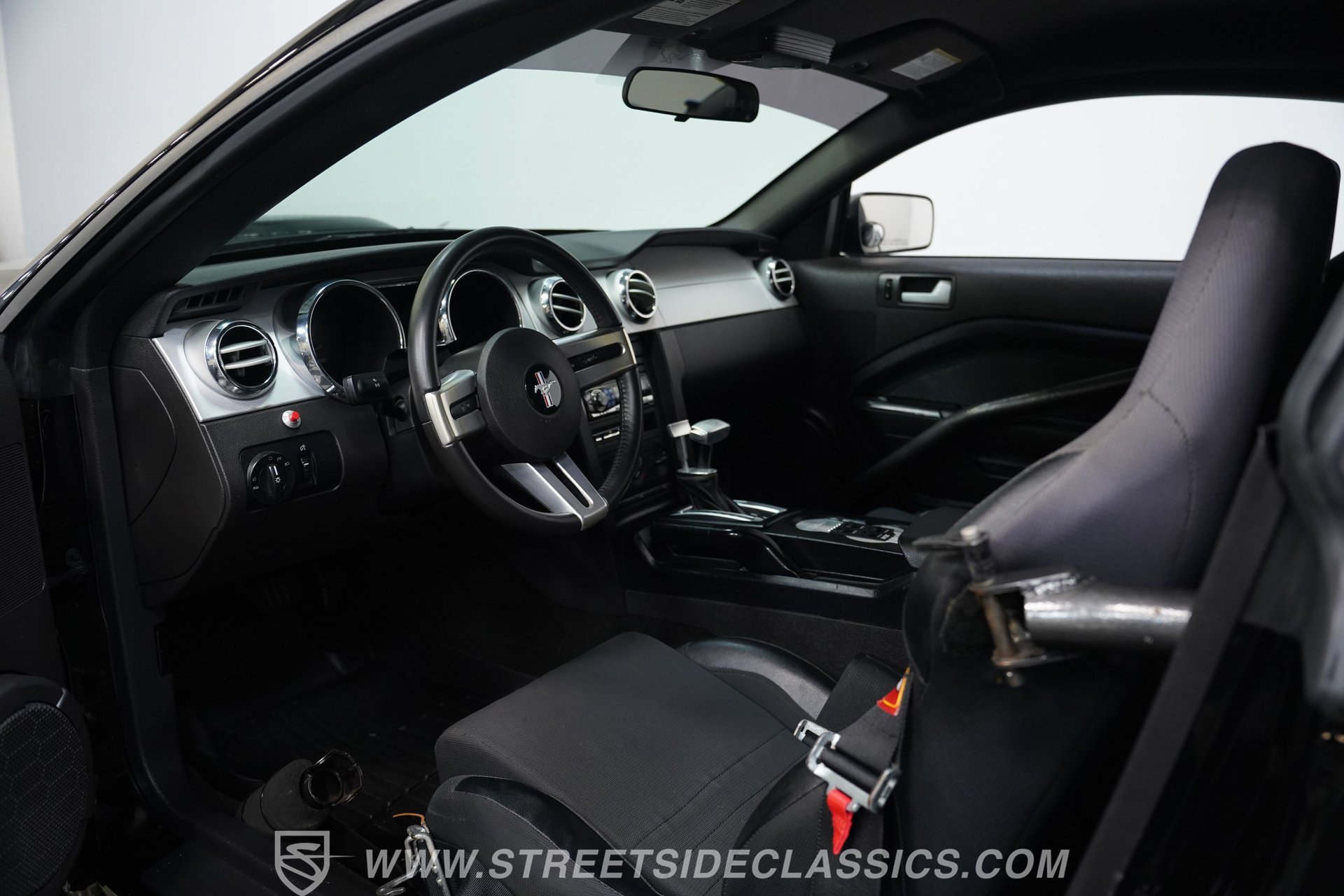 Used 2006 Ford Mustang GT RWD image 4