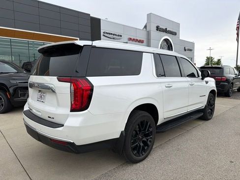 Used 2023 GMC Yukon XL SLT w/ SLT Premium Package AWD/4WD image 7