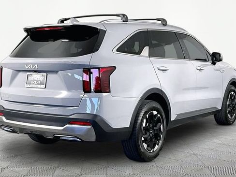 Certified 2025 Kia Sorento S w/ Panoramic Sunroof Package FWD image 6