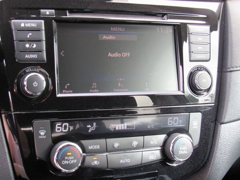 Used 2020 Nissan Rogue SV image 15