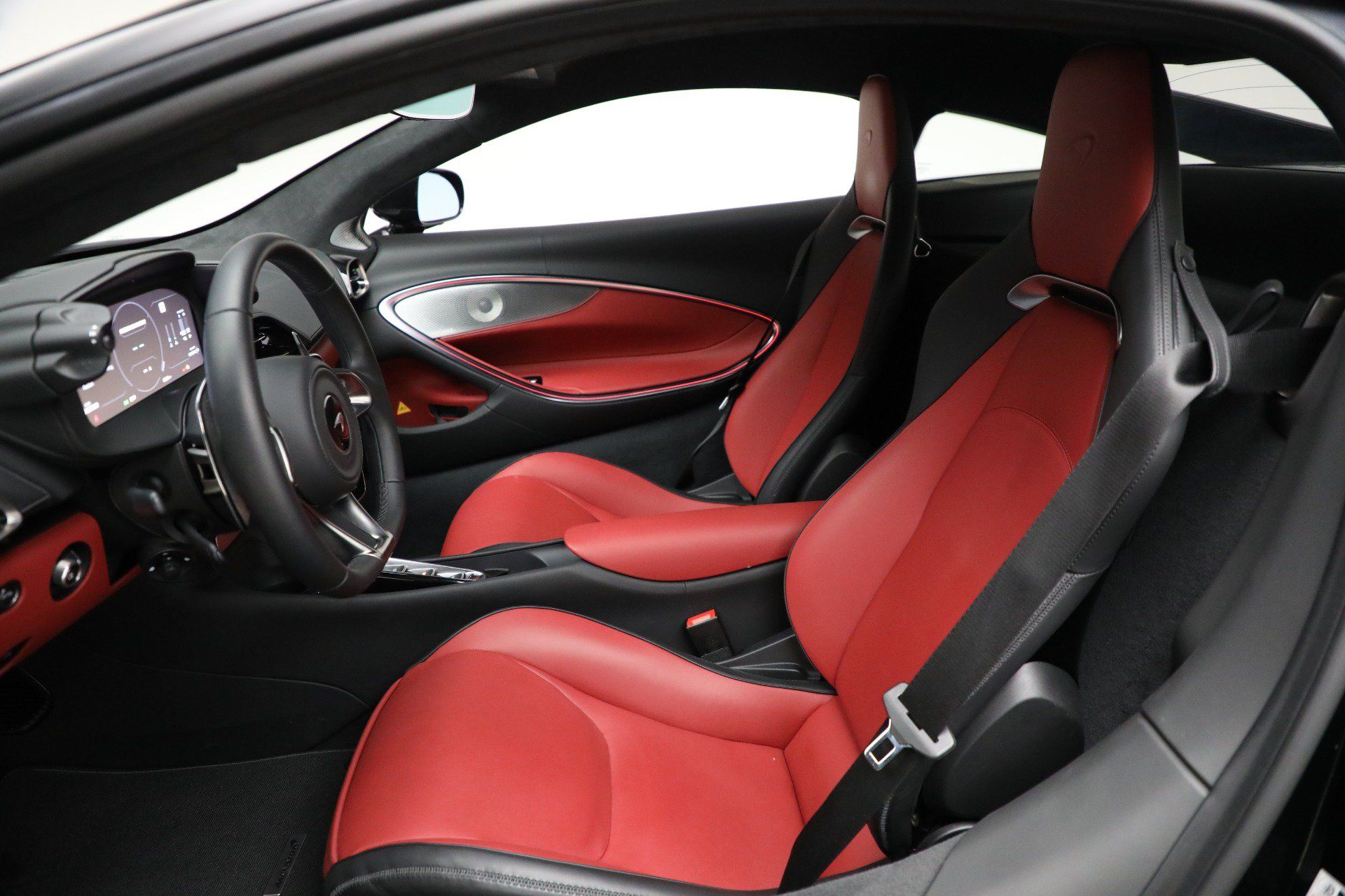 Used 2024 McLaren Artura RWD image 22