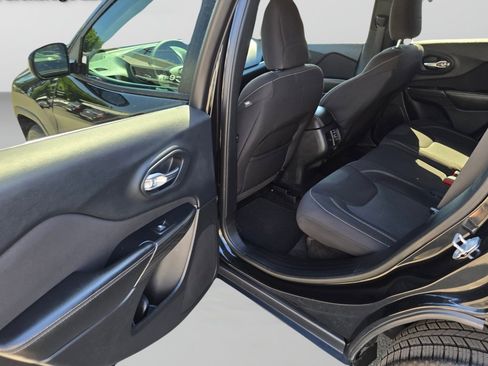 Used 2016 Jeep Cherokee Latitude FWD image 24