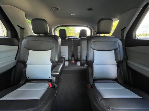 Used 2022 Ford Explorer XLT w/ Equipment Group 202A AWD/4WD image 31