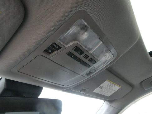 Used 2019 Toyota Highlander XLE image 26