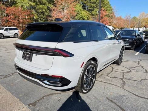 New 2026 Lincoln Nautilus Reserve image 6