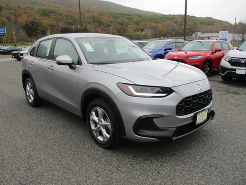 Certified 2023 Honda HR-V LX image 3