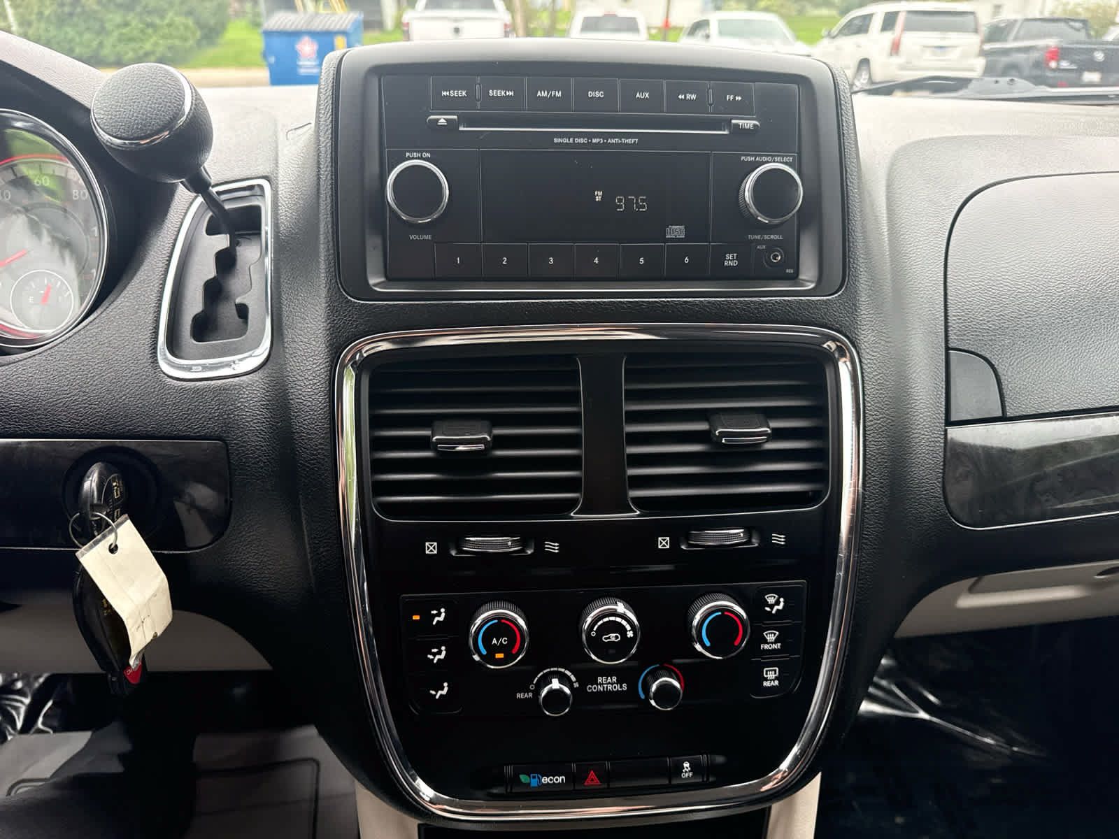 Used 2014 Dodge Grand Caravan SXT FWD image 22
