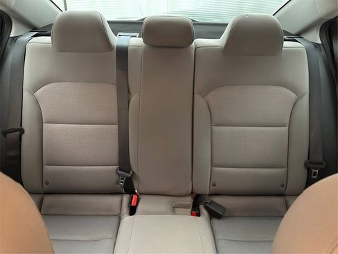 Used 2018 Hyundai Elantra SE image 33