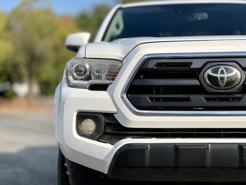 Used 2018 Toyota Tacoma SR5 image 5