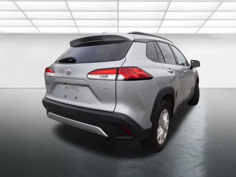 Used 2023 Toyota Corolla Cross LE image 5