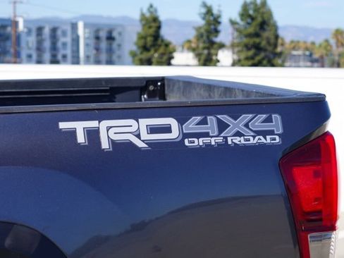 Used 2017 Toyota Tacoma TRD Off-Road AWD/4WD image 9
