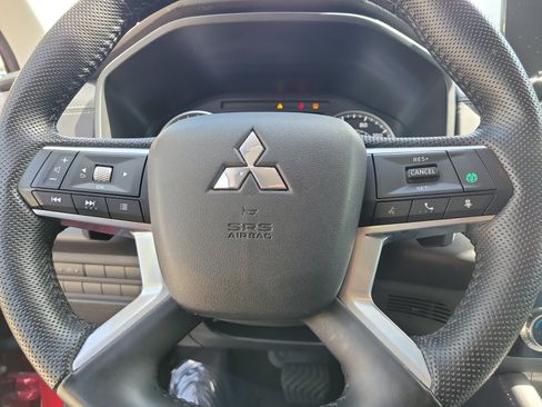 Used 2023 Mitsubishi Outlander SE FWD image 21