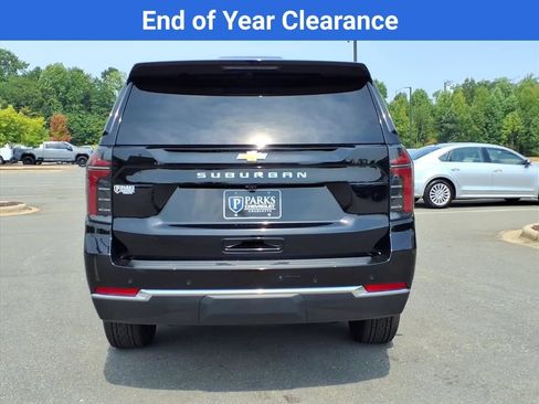 New 2025 Chevrolet Suburban LS image 29