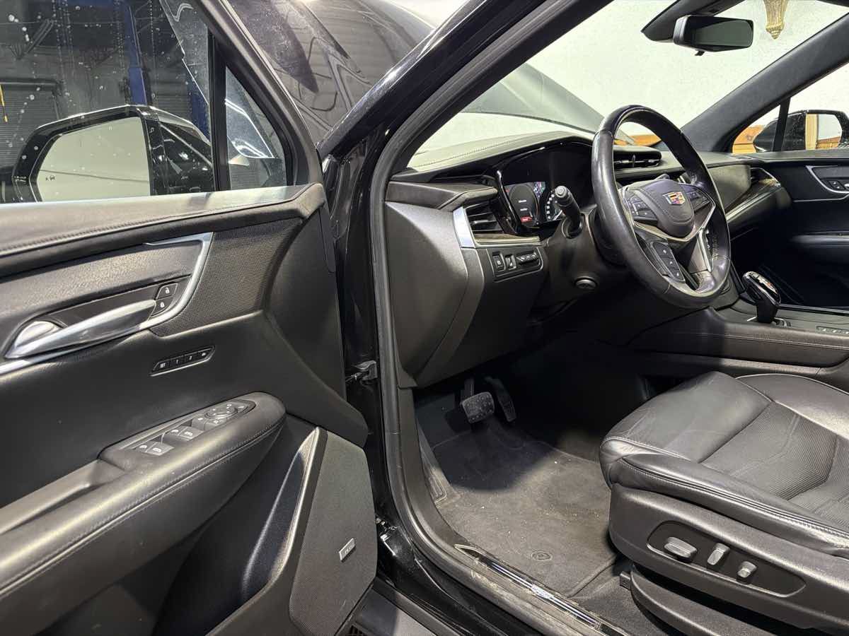 Used 2018 Cadillac XT5 Platinum AWD/4WD image 15