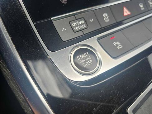 Used 2023 Audi Q7 2.0T Premium w/ Towing Package AWD/4WD image 33