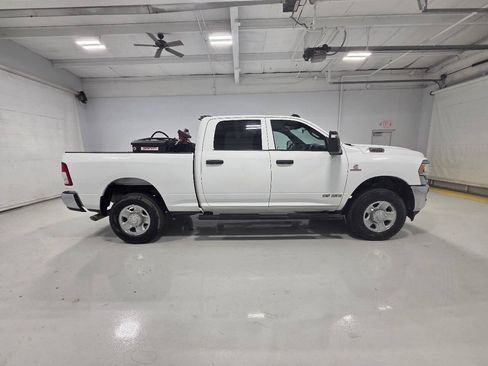 Used 2024 RAM 2500 Tradesman w/ Chrome Appearance Group AWD/4WD image 6