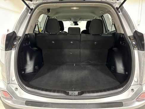 Used 2018 Toyota RAV4 LE AWD/4WD image 23