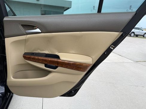 Used 2010 Honda Accord EX-L image 16