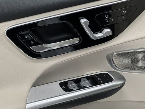 Certified 2025 Mercedes-Benz GLC 300 image 11