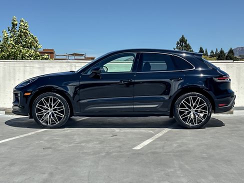 Certified 2024 Porsche Macan AWD/4WD image 3