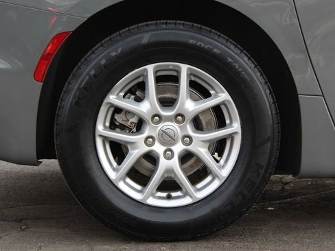 Used 2023 Chrysler Pacifica Touring-L image 25