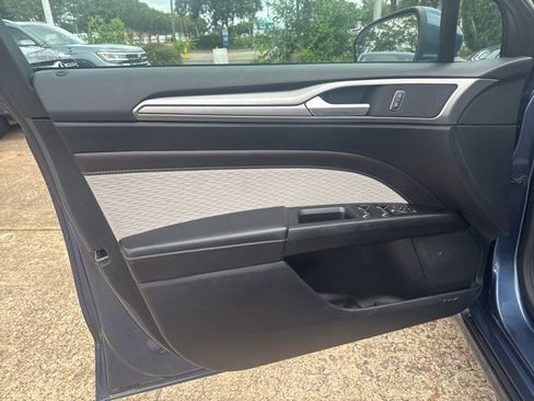 Used 2019 Ford Fusion SE w/ Equipment Group 151A image 19