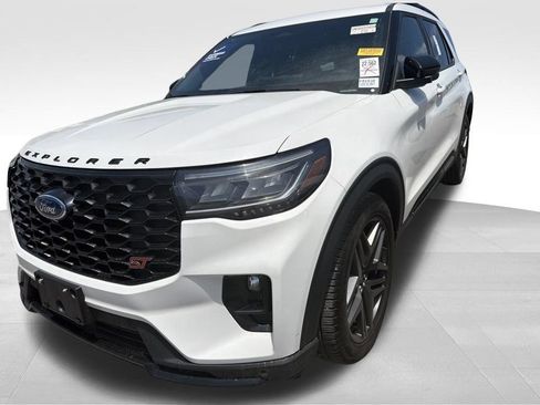 Used 2025 Ford Explorer ST AWD/4WD image 13