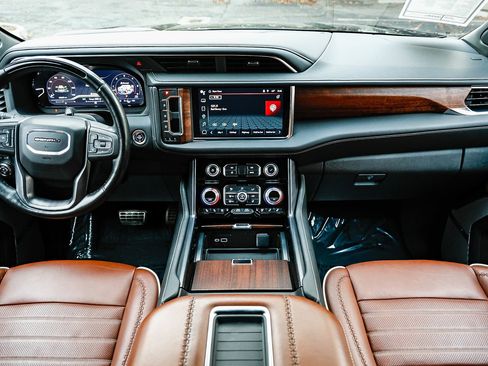Used 2024 GMC Yukon Denali Ultimate image 11