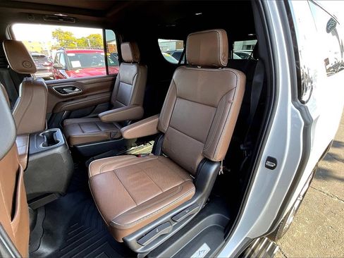 Used 2022 Chevrolet Suburban High Country w/ LPO, Illumination Package image 25