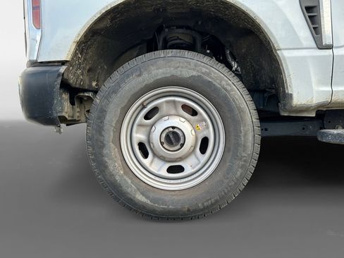 Used 2025 Ford F250 XL AWD/4WD image 15