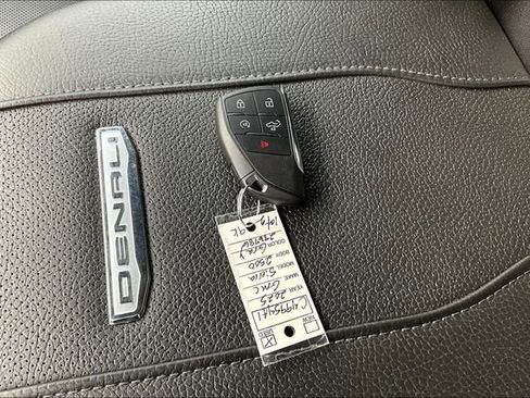 Used 2025 GMC Sierra 2500 Denali w/ Denali Reserve Package AWD/4WD image 36