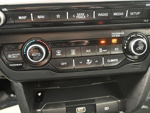 Used 2022 Kia Niro EX Premium image 22