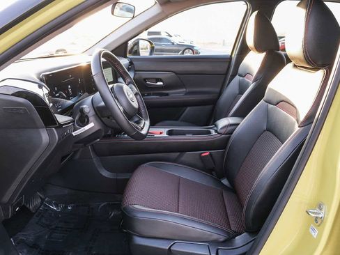 Used 2025 Nissan Kicks SR FWD image 19