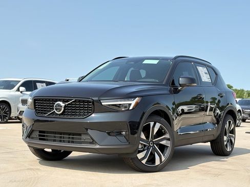 New 2025 Volvo XC40 B5 Ultra w/ Protection Package image 1