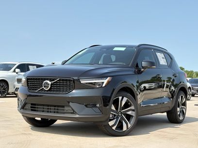 New 2025 Volvo XC40 B5 Ultra w/ Protection Package