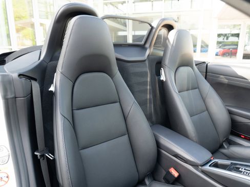 Used 2024 Porsche 718 Boxster S RWD image 19